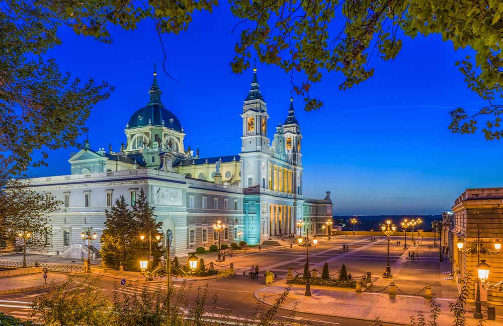 7 IDEAS PARA DISFRUTAR DEL MEJOR TOUR NOCTURNO EN MADRID